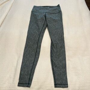 Lululemon hi-rise wunder under leggings.
